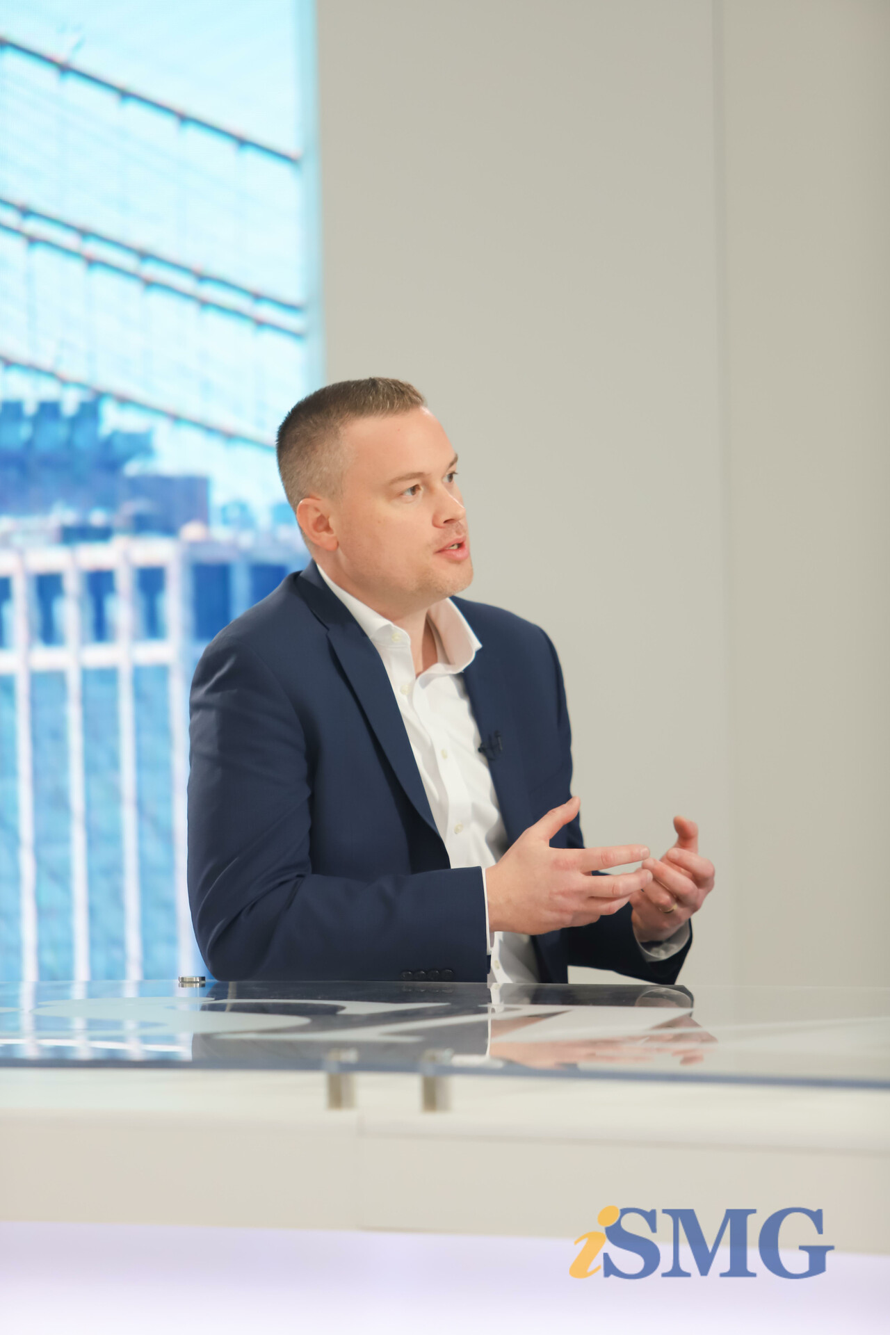 Kevin Skapinetz in studio